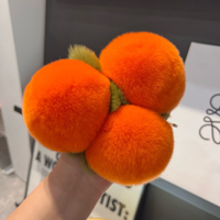 Groothandel Pluche Perzik Sleutelhangers met Chinese Zegeningen, Kunstkonijnenvacht, Klauwautomaat Charms voor Tassen & Sleutels