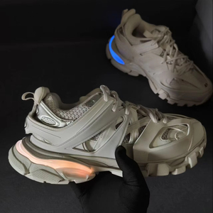 Baskets de sport lumineuses à LED en polyuréthane, respirantes en maille, pour la marche décontractée et la course, style mode - Product Image 2