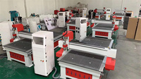Routeur CNC multi-têtes 1325 robuste de conception spéciale pour la fabrication de meubles avec pompe à engrenages NC Studio PLC pour la découpe du bois