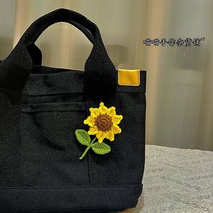 Broche de Lana Tejida a Crochet Hecho a Mano para Mujer, Accesorio Moderno para Bolsos y Zapatos, Venta al Por Mayor - Product Image 3