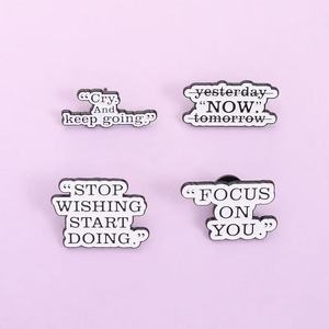 Broches <span class=keywords><strong>de</strong></span> metal al por mayor con palabras personalizadas, broches minimalistas con <span class=keywords><strong>frases</strong></span> inspiradoras, insignias <span class=keywords><strong>de</strong></span> metal estilo caricatura con tema Act Now - Product Image 2