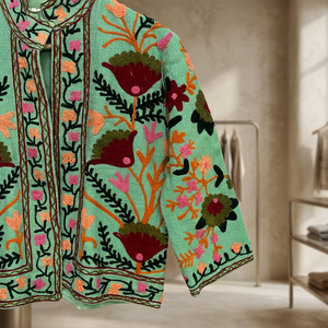 Veste Suzani brodée à la main pour femmes, veste textile artisanale indienne traditionnelle, veste brodée florale faite à la main, style bohème ethnique - Product Image 3