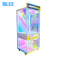 Machine à griffes à fort potentiel de profit pour peluches, équipement de jeu d'arcade transparent et coloré pour les entreprises de divertissement familial (FEC)