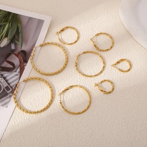 ACEWORKS Ensemble de boucles d'oreilles créoles multiformes en acier inoxydable plaqué or pour femmes |   Boucles d'oreilles Huggie texturées multi-tailles |   Tendance INS - Product Image 1