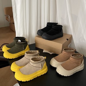 Bottines confortables de haute qualité pour femmes, style mode, en cuir et fourrure, bottes de neige chaudes, bottes d'hiver, bottes en coton de créateur - Product Image 1
