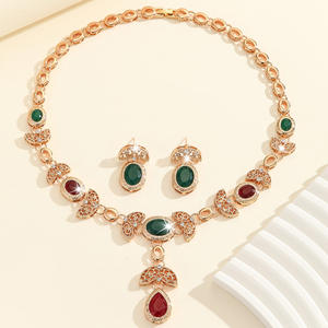 Элегантный ювелирный набор в стиле панк: серьги и колье с позолотой 18К, инкрустированные кристаллами и стразами, из сплава, для женщин - Product Image 2