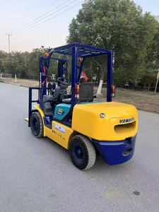 Montacargas Diésel Komatsu Usado de 3 Toneladas, Mástil de Tres Etapas de <span class=keywords><strong>4.5</strong></span> Metros, Longitud de Horquilla de 1370 mm, Ancho de Horquilla de 125 mm, Distancia entre Ejes de 2170 mm - Product Image 3
