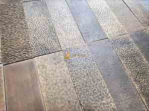 Placa Decorativa de Acero Inoxidable Martillada a Mano EX304 304J1 con Acabado en Latón Antiguo para Decoración de Interiores - Product Image 4