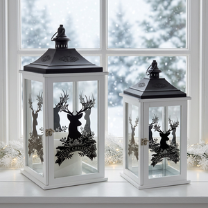 Faroles Decorativos Navideños al por Mayor, de Metal Blanco y Negro, con Base de Madera y Vidrio Impreso - Product Image 1