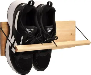 运动鞋用木鞋收纳器，入口处壁挂鞋库中的拖鞋
