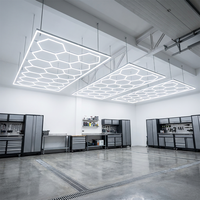 Lumière LED hexagonale en nid d'abeille pour garage à bas prix 6500K, livraison rapide, lumière LED de plafond personnalisée, usine en Chine