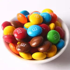 Fagioli di cioccolato colorati di alta qualità 100g M & MS caramelle al cioccolato alle arachidi