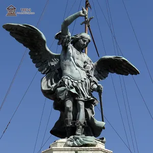 Patung Perunggu Pelindung Bersayap Figur Ukuran Kehidupan Modern Gabriel Arch Angel Patung dengan Memegang Pedang