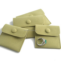 Pochette à bijoux moderne en velours imprimée sur mesure 7x7cm avec doublure en polaire perlée et fermeture à bouton pour le rangement des boucles d'oreilles et des colliers