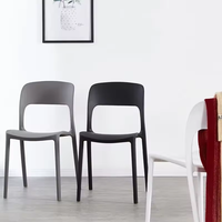 Offre Spéciale italien surnaturel trou dos haute qualité polypropylène empilable chaise PP plastique salle à manger chaises