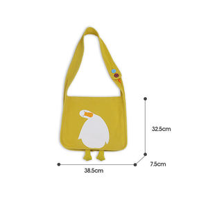 Sac à bandoulière en toile personnalisé de style japonais mignon pour unisexe avec motif de dessin animé et décoration boutonnée - Product Image 5
