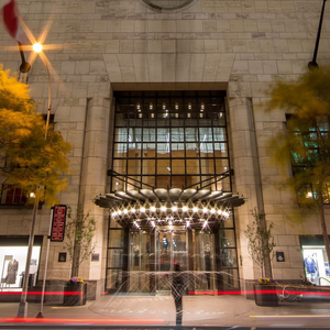 Carrelage en pierre calcaire Miya Stone, ambiance française, texture naturelle, veinage unique, pour usage intérieur et extérieur - Product Image 1