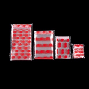 Vente en gros de rouleaux de <span class=keywords><strong>film</strong></span> plastique à fort clic rouleau de <span class=keywords><strong>film</strong></span> plastique rouleau de <span class=keywords><strong>film</strong></span> pour emballage avec feuilles de plastique Opp à pois rouges - Product Image 1