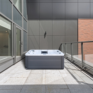 Bain à remous écoénergétique avec système de désinfection à l'ozone - Product Image 1