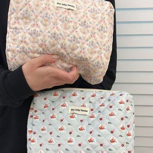 Wholesale Handmade Floral Cotton Zipper Quilted Bag Soft Cotton <b>Makeup</b> Brushes <b>Storage</b> Bag Floral <b>Makeup</b> Bag - Product Image 1
