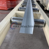 Machine de profilage d'acier cornière avec cisaille volante à roulement moteur pour la fabrication de quilles en acier léger, matériaux de construction