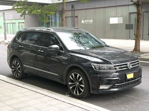 Volkswagen <span class=keywords><strong>Tiguan</strong></span> L R-Line 2.0TSI 330TSI 2WD Édition Haut de Gamme 2019, Transmission Automatique, Occasion, avec Hayon Électrique - Product Image 2