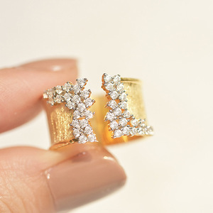Anillo de Diseño Color Dorado, Estilo Unisex, Anillo de Dedo para Hombres y Mujeres - Product Image 1