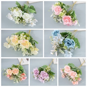 Bouquet de roses artificielles CallaFloral rose clair en polyester 41g, arrangement floral décoratif - Product Image 3