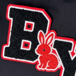 รับประกันการซักด้วยเครื่องซักผ้าได้มากกว่า 100 ครั้ง แพทช์ปักลายกระต่ายและตัวอักษรแบบเชนิลล์ รีดติดได้ ซักได้ ใช้กับเสื้อผ้าและหมวก - Product Image 2