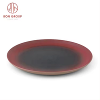 Assiettes de table rondes en terre cuite, dégradé rouge et noir, modernes, pour la restauration et le service alimentaire en cuisine