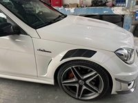 Accessoires de voiture de haute qualité en fibre de carbone pour les ailes latérales, adaptés à la Mercedes-Benz Classe C W204 C63 modèle 2012