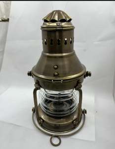 Linterna Náutica de Latón Estilo Pirámide 3D con Acabado Dorado Pulido - Product Image 2