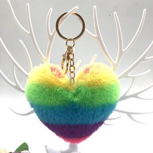 Llavero de pompón de piel sintética personalizado con forma de corazón, lindo y colorido, llavero de pompón de piel sintética personalizado con forma de corazón. - Product Image 2