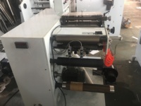 Machine automatique de découpe, de laminage et de refendage de rouleaux d'étiquettes, machine de refendage de rouleaux d'étiquettes adhésives