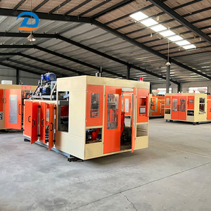 Machine de moulage par soufflage de canette en <span class=keywords><strong>plastique</strong></span> HDPE de 5 litres utilisée pour les bouteilles de détergent Autres récipients en <span class=keywords><strong>plastique</strong></span> traitant le PVC PS PET - Product Image 1