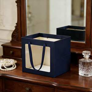 Bolsas de Regalo de Papel Negro Impresas Personalizadas con Ventanas Transparentes, Diseñadas para Regalos de Cumpleaños y Empaque de Ramos - Product Image 5