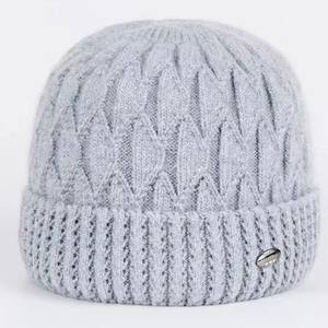 Gorro de Punto para Mujer, 100% Acrílico, Cálido para Invierno, Estilo Pescador, Color Rojo Vino - Product Image 4