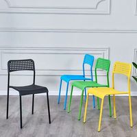 Chaises de salle à manger en plastique avec pieds en métal - Design moderne pour la maison, le bureau, le restaurant et de multiples scénarios - Chaises de bureau pour adultes et étudiants