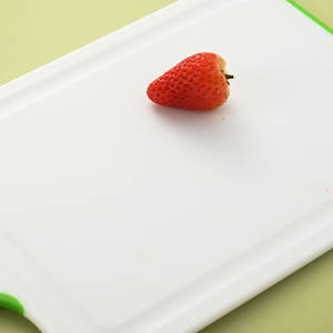 Tabla de cortar rectangular de plástico Yangjiang con asa para cocina, para cortar frutas, material PP ZYB320 - Product Image 1