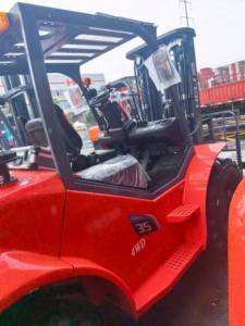Pengiriman pabrik 4x4 Forklift semua medan 3 Ton 4 Ton 5 Ton kualitas baik Forklift medan berat - Product Image 4