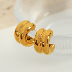 ต่างหูห่วงคู่รูปตัว C ชุบทอง 18K ทำจากไทเทเนียมสตีล รูปทรงเรขาคณิต รูปตัว U เครื่องประดับแฟชั่นสำหรับผู้หญิง - Product Image 2