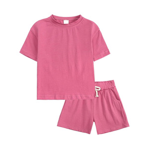 Ensemble T-shirt et pantalon pour enfants Bright Day, conçu pour le confort pendant les jeux, avec un design élégant et propre, idéal pour les vêtements décontractés et actifs - Product Image 1