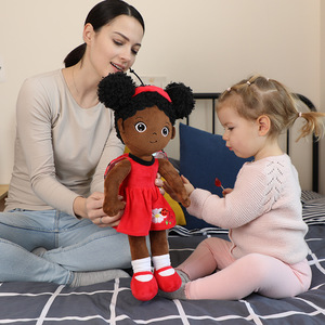 Fábrica al por mayor 43cm <span class=keywords><strong>personalizado</strong></span> OEM <span class=keywords><strong>personalizado</strong></span> bebé niña africana peluche trapo muñeca personalizada negro Hada muñeca bebé acompañar - Product Image 6
