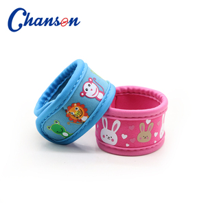 Bracelet anti-moustiques pour enfants et bébés, design de dessin animé, solide, écologique, non toxique, huiles essentielles végétales, longue durée, 2 recharges - Product Image 1