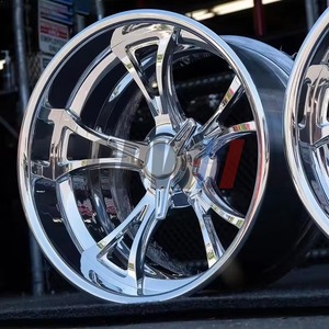 Rines de Aleación de Aluminio Forjado de Dos Piezas con Borde Profundo Cromado Brillante, Equipados con Tapa Central, Ajuste Universal para Autos de Pasajeros, para Deportes - Product Image 1