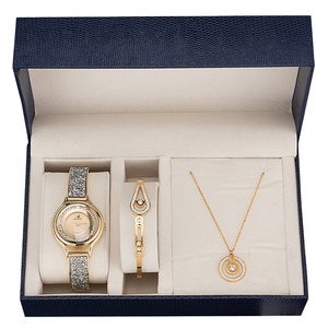 Nouvelle <span class=keywords><strong>montre</strong></span> pour femmes série boîte cadeau <span class=keywords><strong>montre</strong></span> à quartz de haute qualité avec galvanoplastie collier diamant zircon - Product Image 1