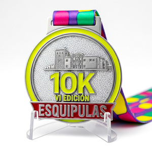 Médaille <span class=keywords><strong>Esquipulas</strong></span> 10K en alliage de zinc moulé sous pression, bordure jaune, bâtiment historique, drapeau rouge, émail souple, récompense personnalisée pour les finalistes - Product Image 1