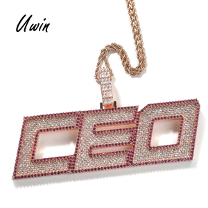 Ciondolo Personalizzato Uwin con Lettere in <span class=keywords><strong>Corsivo</strong></span> in Zirconia Taglio Baguette, Gioiello con Iniziale in Zirconia Cubica - Product Image 1