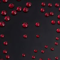 Passionele 5mm Ruby Epoxyhars Diamantvormige Centrale Gat Naai Strass Steentjes Eeuwigheidsband Sieraden Findings Supply YAXI Model