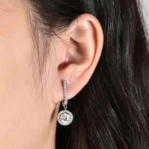 Pendientes de Moda al por Mayor, Ecológicos, de Cobre, Chapados en Oro de 14k, con Incrustaciones de Moissanita Redonda de 1CT VVS GRA, para Mujer - Product Image 4